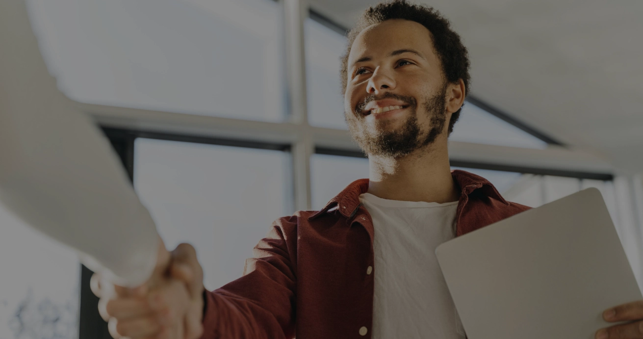 Como a logística jurídica contribui diretamente para a satisfação do cliente