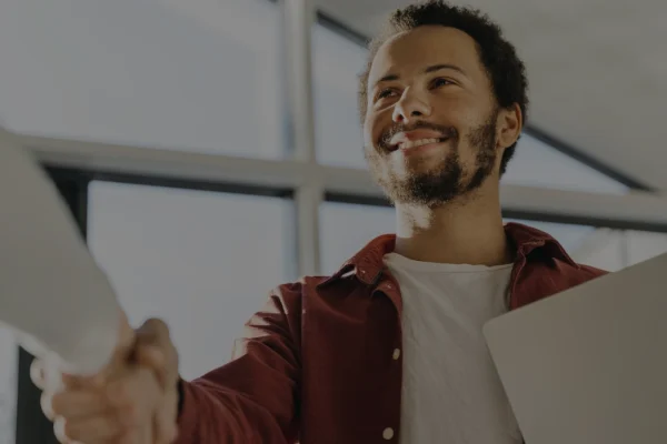 Como a logística jurídica contribui diretamente para a satisfação do cliente